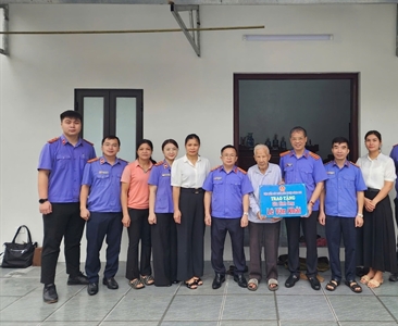 Viện KSND huyện Đông Anh chung tay cùng chính quyền xóa nhà tạm, nhà dột...